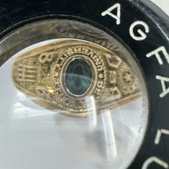 SUAREZ 18K Emerald school ring, University de la Salle, 5.1g